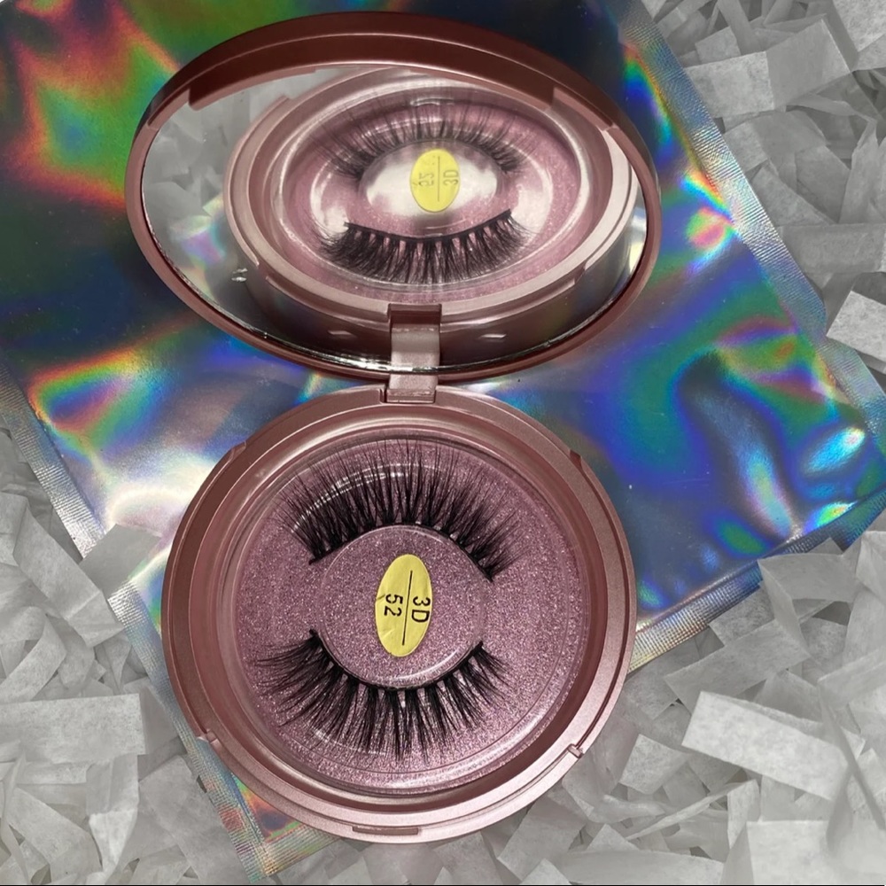 Faux mink eyelashes mirror comes with it